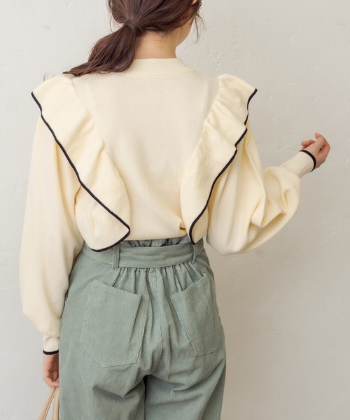 OLIVE des OLIVE(オリーブデオリーブ)の「後ろ姿も抜かりない可愛いフリルニット(ニット/セーター・レディース・オフホワイト/ブラック/ライトブラウン・FREE)」の9枚目の写真