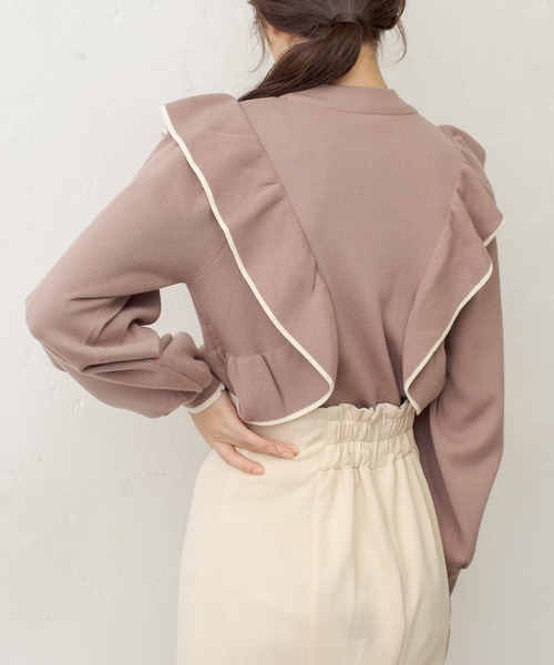 OLIVE des OLIVE(オリーブデオリーブ)の「後ろ姿も抜かりない可愛いフリルニット(ニット/セーター・レディース・オフホワイト/ブラック/ライトブラウン・FREE)」の15枚目の写真