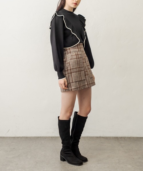 OLIVE des OLIVE(オリーブデオリーブ)の「後ろ姿も抜かりない可愛いフリルニット(ニット/セーター・レディース・オフホワイト/ブラック/ライトブラウン・FREE)」の17枚目の写真