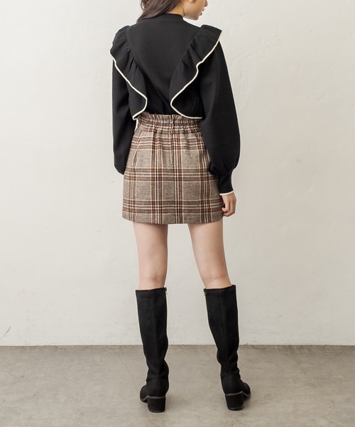 OLIVE des OLIVE(オリーブデオリーブ)の「後ろ姿も抜かりない可愛いフリルニット(ニット/セーター・レディース・オフホワイト/ブラック/ライトブラウン・FREE)」の18枚目の写真