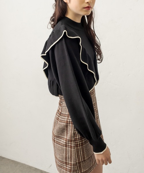 OLIVE des OLIVE(オリーブデオリーブ)の「後ろ姿も抜かりない可愛いフリルニット(ニット/セーター・レディース・オフホワイト/ブラック/ライトブラウン・FREE)」の20枚目の写真