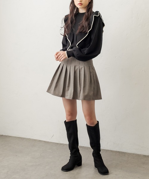 OLIVE des OLIVE(オリーブデオリーブ)の「後ろ姿も抜かりない可愛いフリルニット(ニット/セーター・レディース・オフホワイト/ブラック/ライトブラウン・FREE)」の22枚目の写真