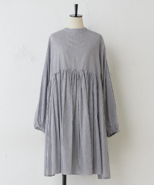 BEARDSLEY（ビアズリー）の「前後で着られる 先染めギャザーチュニックブラウス（シャツ/ブラウス・レディース・ホワイト/ブラック・FREE）」の17枚目の写真