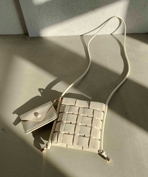 CAPRICIEUX LE'MAGE（カプリシューレマージュ）の「メッシュスマホマルチショルダーバッグ（ショルダーバッグ・レディース・アイボリー/オレンジ/ブラック・FREE）」の2枚目の写真