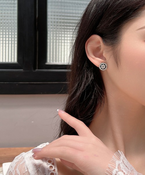 LA VORAGINE(ラ ヴォラジネ)の「ポスト:925シルバー ピアス(ピアス(両耳用)・レディース・A/B・FREE)」の4枚目の写真