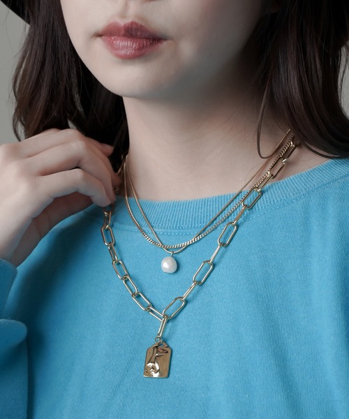 SPINNS（スピンズ）の「【2本セットアイテム】パール×プレートモチーフ3連チェーンネックレス（ネックレス・レディース・シルバー/ゴールド・ONESIZE）」の16枚目の写真
