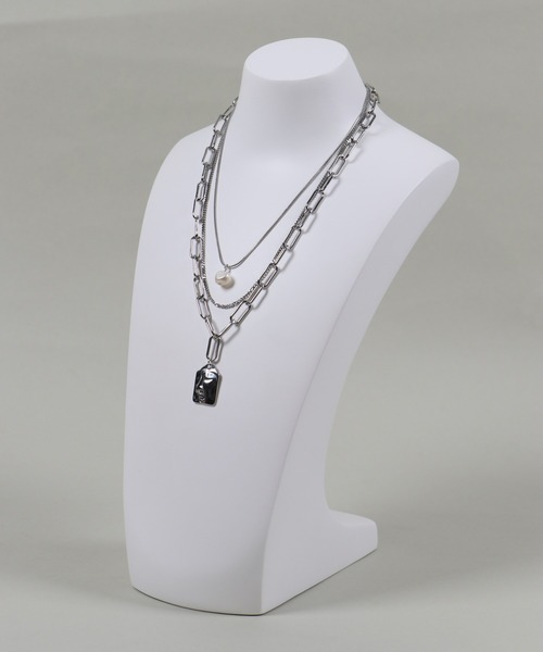 SPINNS（スピンズ）の「【2本セットアイテム】パール×プレートモチーフ3連チェーンネックレス（ネックレス・レディース・シルバー/ゴールド・ONESIZE）」の7枚目の写真