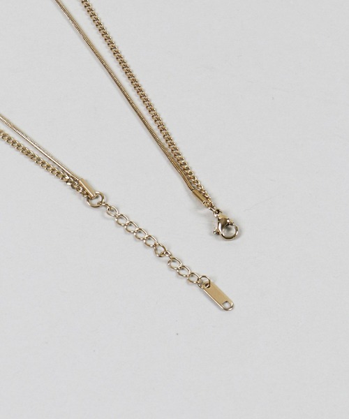 SPINNS（スピンズ）の「【2本セットアイテム】パール×プレートモチーフ3連チェーンネックレス（ネックレス・レディース・シルバー/ゴールド・ONESIZE）」の12枚目の写真