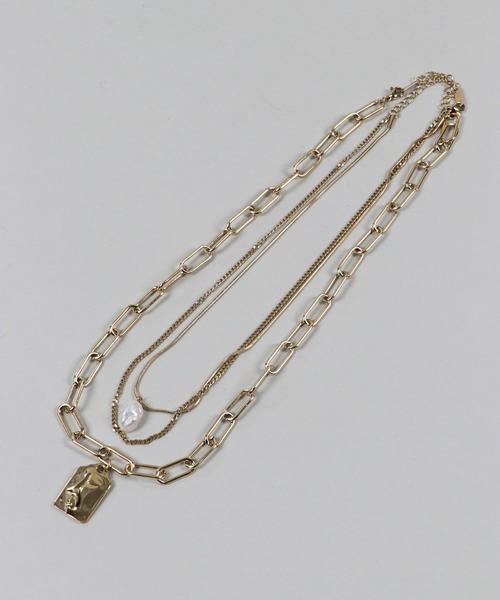 SPINNS（スピンズ）の「【2本セットアイテム】パール×プレートモチーフ3連チェーンネックレス（ネックレス・レディース・シルバー/ゴールド・ONESIZE）」の9枚目の写真