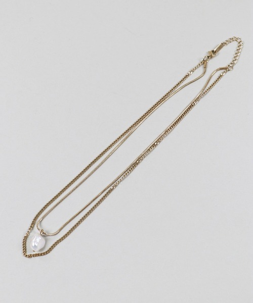 SPINNS（スピンズ）の「【2本セットアイテム】パール×プレートモチーフ3連チェーンネックレス（ネックレス・レディース・シルバー/ゴールド・ONESIZE）」の11枚目の写真