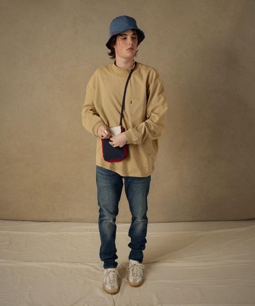 Levi's（リーバイス）の「Levi's(R) RED LANYARD クロスボディーバッグ（ボディバッグ/ウエストポーチ・メンズ・レッド・OS）」の2枚目の写真