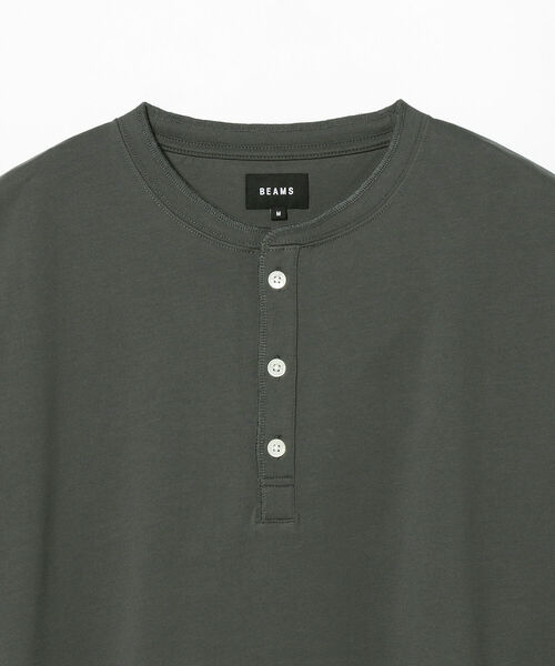 BEAMS（ビームス）の「BEAMS / シルケット ルーズフィット ヘンリーネック  Tシャツ（Tシャツ/カットソー・メンズ・ホワイト/チャコールグレー・LARGE/MEDIUM/X-LARGE/SMALL）」の19枚目の写真