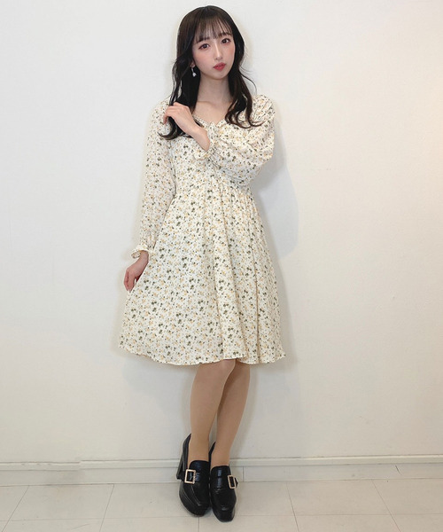 titty＆Co. PETIT（ティティアンドコープティ）の「【titty&Co.PETIT】フラワープリントパールワンピース（ワンピース・レディース・イエロー/グリーン・SMALL/MEDIUM）」の7枚目の写真