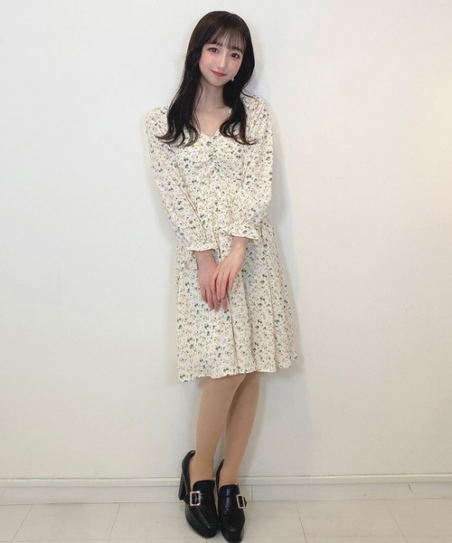 titty＆Co. PETIT（ティティアンドコープティ）の「【titty&Co.PETIT】フラワープリントパールワンピース（ワンピース・レディース・イエロー/グリーン・SMALL/MEDIUM）」の9枚目の写真