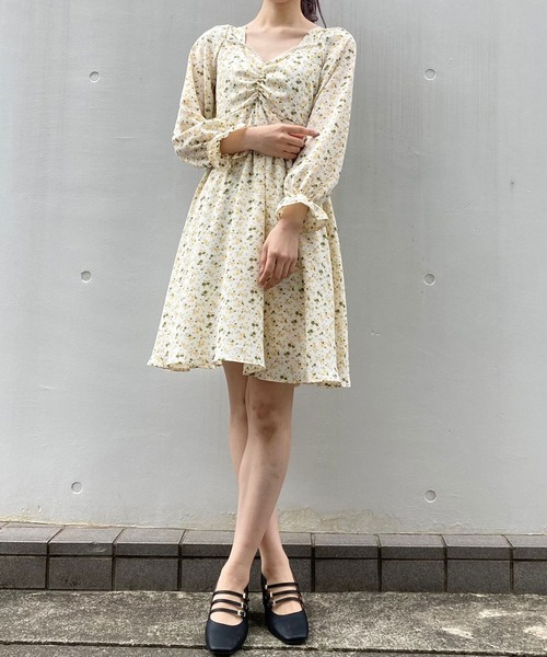 titty＆Co. PETIT（ティティアンドコープティ）の「【titty&Co.PETIT】フラワープリントパールワンピース（ワンピース・レディース・イエロー/グリーン・SMALL/MEDIUM）」の11枚目の写真