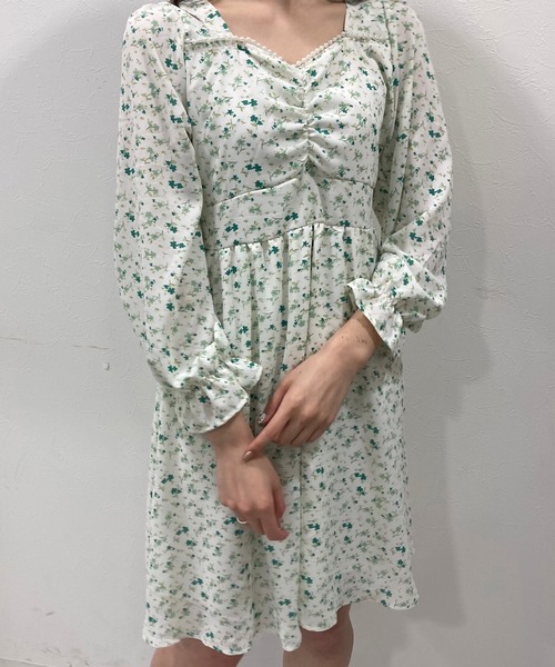 titty＆Co. PETIT（ティティアンドコープティ）の「【titty&Co.PETIT】フラワープリントパールワンピース（ワンピース・レディース・イエロー/グリーン・SMALL/MEDIUM）」の13枚目の写真