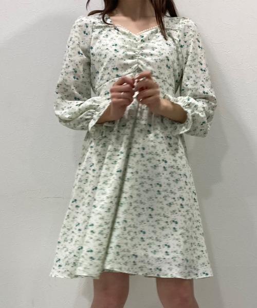 titty＆Co. PETIT（ティティアンドコープティ）の「【titty&Co.PETIT】フラワープリントパールワンピース（ワンピース・レディース・イエロー/グリーン・SMALL/MEDIUM）」の14枚目の写真