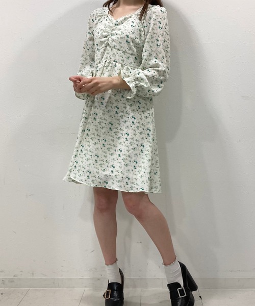 titty＆Co. PETIT（ティティアンドコープティ）の「【titty&Co.PETIT】フラワープリントパールワンピース（ワンピース・レディース・イエロー/グリーン・SMALL/MEDIUM）」の18枚目の写真