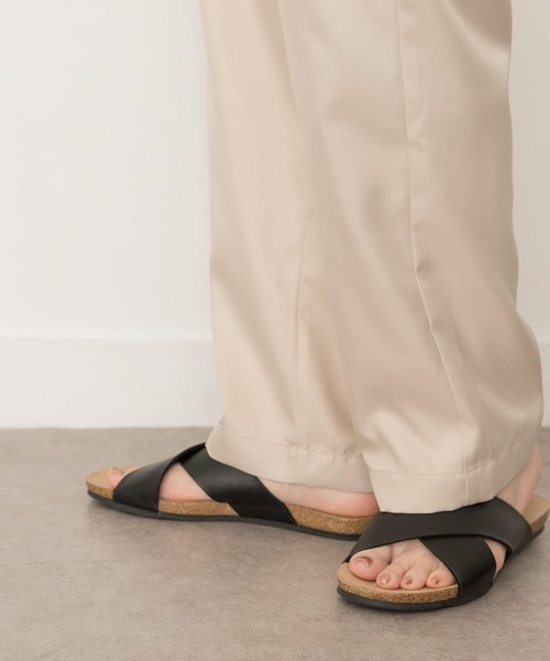 RODE SKO（ロデスコ）の「ラフソールクロスサンダル（サンダル・レディース・ホワイト/ブラック/キャメル・38/36/37）」の14枚目の写真