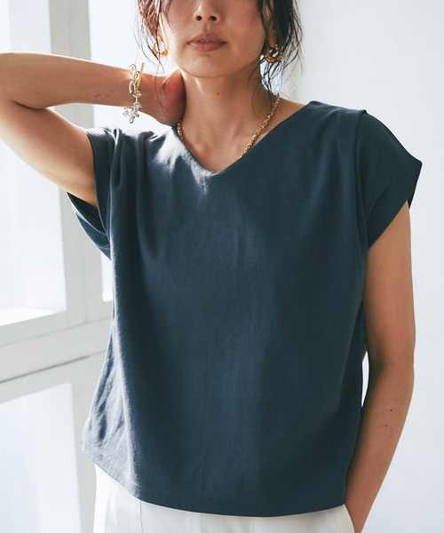 RIVE DROITE(リヴドロワ)の「Vネックタックフレンチカットソー(Tシャツ/カットソー・レディース・チャコールグレー/ベージュ/オフホワイト/ピンク/ミント/ベージュ系その他・FREE)」の4枚目の写真