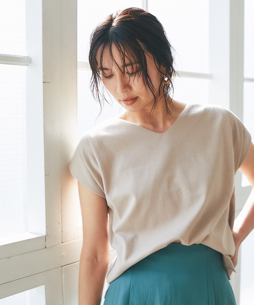 RIVE DROITE(リヴドロワ)の「Vネックタックフレンチカットソー(Tシャツ/カットソー・レディース・チャコールグレー/ベージュ/オフホワイト/ピンク/ミント/ベージュ系その他・FREE)」の16枚目の写真