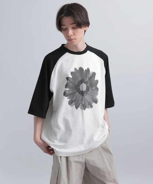 HARE（ハレ）の「ラグランフラワープリントTEE（Tシャツ/カットソー・メンズ・ブラック/ブルー/グリーン・FREE）」の2枚目の写真