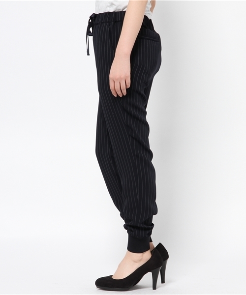 Tiara(ティアラ)の「イージーパンツ(その他パンツ・レディース・ブラック/ネイビー・3/2)」の4枚目の写真