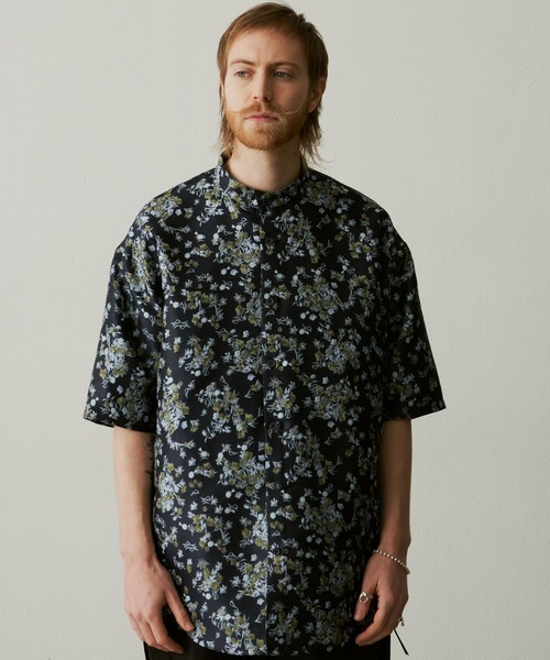 UNSELDs（アンセルズ）の「【UNSELDs アンセルズ】フローラルジャガード バンドカラー ハーフスリーブシャツ［セットアップ対応］（シャツ/ブラウス・メンズ・ダークグレー/ネイビー/ブラック・M/L）」の21枚目の写真