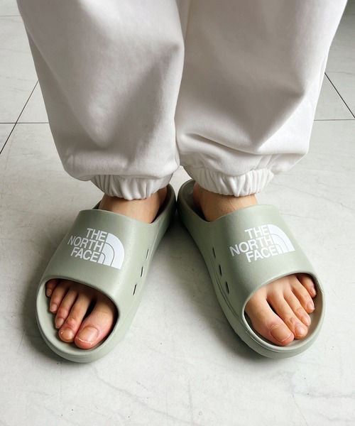 THE NORTH FACE(ザノースフェイス)の「THE NORTH FACE(ザ・ノースフェイス)/RECOVERY SLIDE サンダル(サンダル・レディース・カーキ/ベージュ/ブラック・25.0cm/24.0cm/26.0cm/27.0cm/23.0cm)」の3枚目の写真