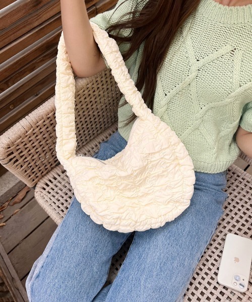 by muni:r（バイ ムニール）の「ライトキルティングミニショルダーバッグ（ショルダーバッグ・レディース・ブラック/アイボリー・ONE SIZE）」の3枚目の写真