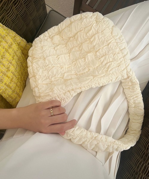 by muni:r（バイ ムニール）の「ライトキルティングミニショルダーバッグ（ショルダーバッグ・レディース・ブラック/アイボリー・ONE SIZE）」の6枚目の写真