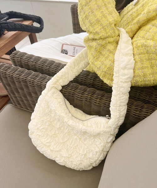 by muni:r（バイ ムニール）の「ライトキルティングミニショルダーバッグ（ショルダーバッグ・レディース・ブラック/アイボリー・ONE SIZE）」の7枚目の写真