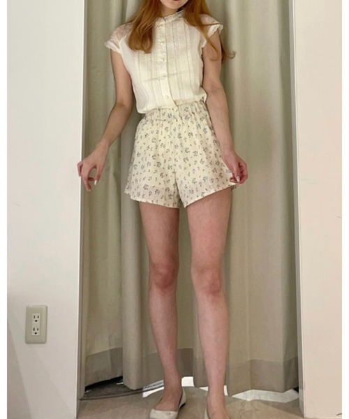 epine(エピヌ)の「shoulder lace pin tuck classical blouse(シャツ/ブラウス・レディース・アイボリー・FREE)」の9枚目の写真