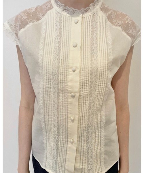 epine（エピヌ）の「shoulder lace pin tuck classical blouse