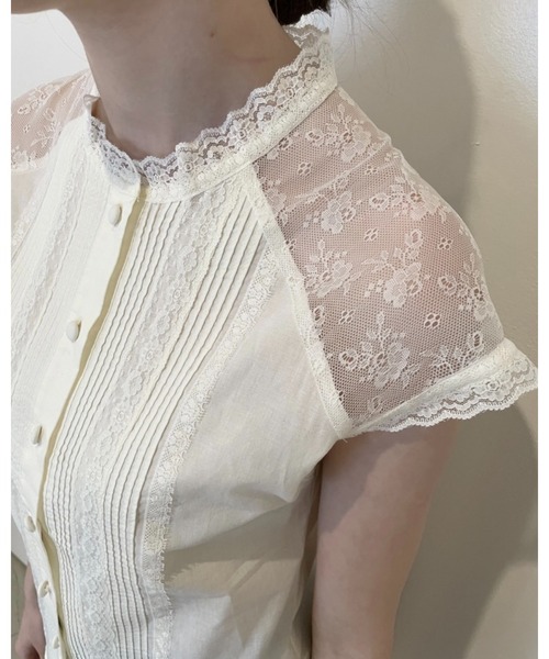 epine(エピヌ)の「shoulder lace pin tuck classical blouse(シャツ/ブラウス・レディース・アイボリー・FREE)」の4枚目の写真