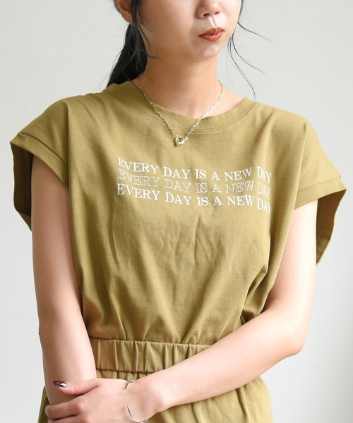 sango（sango）の「ロゴ入ショート丈プルオーバー（Tシャツ/カットソー・レディース・スミクロ/モスグリーン/オフホワイト・FREE）」の3枚目の写真