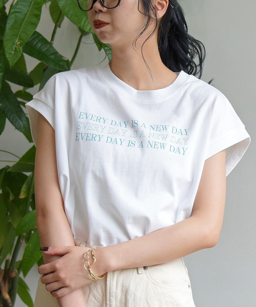 sango（sango）の「ロゴ入ショート丈プルオーバー（Tシャツ/カットソー・レディース・スミクロ/モスグリーン/オフホワイト・FREE）」の4枚目の写真