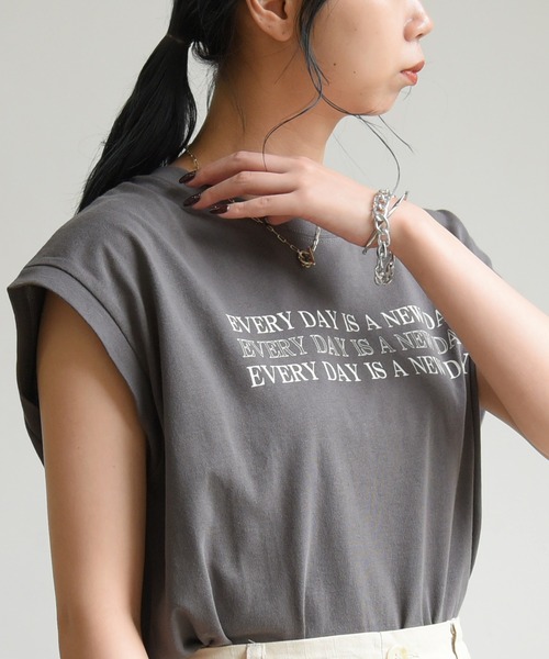 sango（sango）の「ロゴ入ショート丈プルオーバー（Tシャツ/カットソー・レディース・スミクロ/モスグリーン/オフホワイト・FREE）」の17枚目の写真