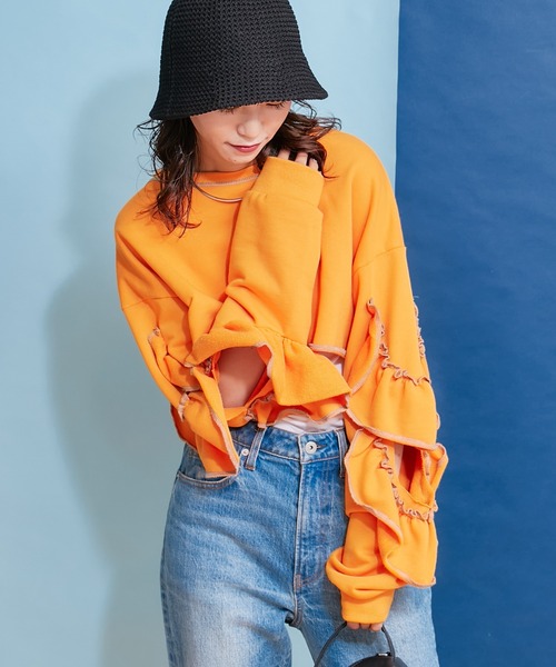HELLO.SANFRANCISCO(ハローサンフランシスコ)の「【新色追加】【HELLO.SANFRANCISCO】カットアウトフリルトップス(スウェット・レディース・チャコールグレー/ライトグレー/オレンジ/グレー・ONE SIZE)」の12枚目の写真