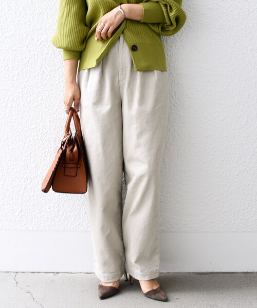 SHIPS（シップス）の「*〈洗濯機可能〉太畝コーデュロイタックパンツ◆（その他パンツ・レディース・ライトグレー/ブラック/ナチュラル/ワイン/ネイビー・SMALL/MEDIUM/LARGE）」の4枚目の写真