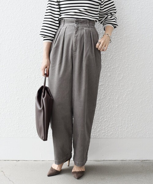 SHIPS（シップス）の「*〈洗濯機可能〉太畝コーデュロイタックパンツ◆（その他パンツ・レディース・ライトグレー/ブラック/ナチュラル/ワイン/ネイビー・SMALL/MEDIUM/LARGE）」の3枚目の写真