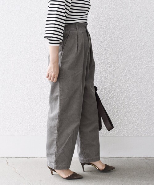 SHIPS（シップス）の「*〈洗濯機可能〉太畝コーデュロイタックパンツ◆（その他パンツ・レディース・ライトグレー/ブラック/ナチュラル/ワイン/ネイビー・SMALL/MEDIUM/LARGE）」の12枚目の写真