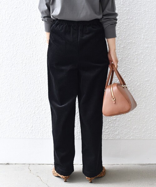 SHIPS（シップス）の「*〈洗濯機可能〉太畝コーデュロイタックパンツ◆（その他パンツ・レディース・ライトグレー/ブラック/ナチュラル/ワイン/ネイビー・SMALL/MEDIUM/LARGE）」の20枚目の写真