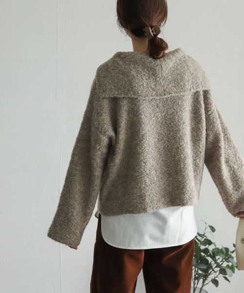 URBAN RESEARCH DOORS（アーバンリサーチドアーズ）の「ブークレセーラーカラーKNIT（ニット/セーター・レディース・グレー/キャメル・MEDIUM）」の2枚目の写真