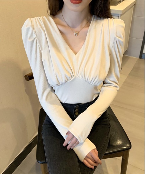 by muni:r(バイ ムニール)の「Vネックシャーリングパフ長袖Tシャツ(Tシャツ/カットソー・レディース・ピンク/アイボリー/ブラック・FREE)」の20枚目の写真
