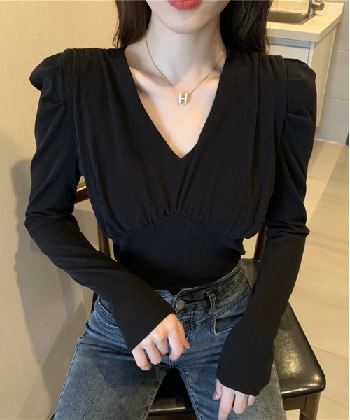 by muni:r(バイ ムニール)の「Vネックシャーリングパフ長袖Tシャツ(Tシャツ/カットソー・レディース・ピンク/アイボリー/ブラック・FREE)」の15枚目の写真