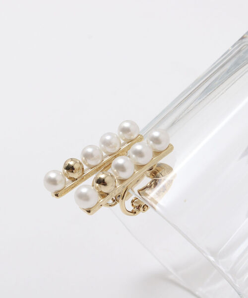 NOLLEY’S Sophi（ノーリーズソフィ）の「ラインパールイヤリング（イヤリング・レディース・オフホワイト・FREE）」の2枚目の写真