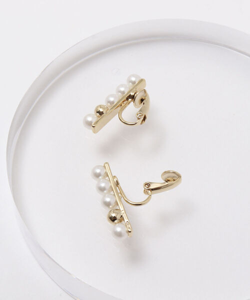 NOLLEY’S Sophi（ノーリーズソフィ）の「ラインパールイヤリング（イヤリング・レディース・オフホワイト・FREE）」の5枚目の写真