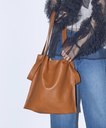 Beau're（ヴュレ）の「25AW 限定カラー追加【BEAURE】カウレザー 2デザイン ハンドル 薄マチ A4 トート B-22197（トートバッグ）」