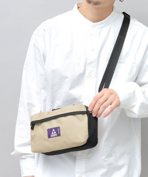GERRY(ジェリー)の「撥水加工 リサイクルポリエステル REPREVE マルチポケット 横型 ミニショルダーバッグ(ショルダーバッグ・メンズ・ブラック/ブラウン系その他/ベージュ/グレー・FREE)」の9枚目の写真